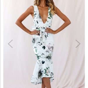 Selfie Leslie Floral Midi Dress - White and Green